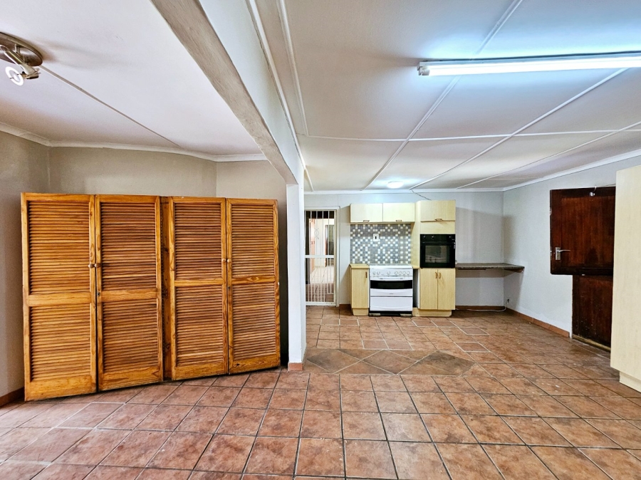 6 Bedroom Property for Sale in Bloemfontein Rural Free State